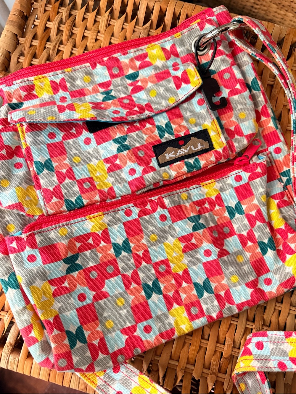 Kavu For Keeps Crossbody Bag - Geometric pattern